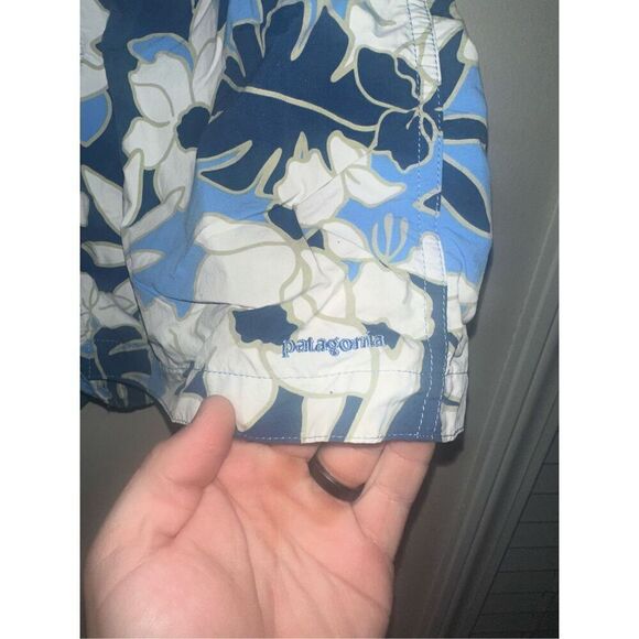 Women's Patagonia Wavefarer Boardshorts Surf Hawaiian Flower Print Size 8 - Picture 3 of 4